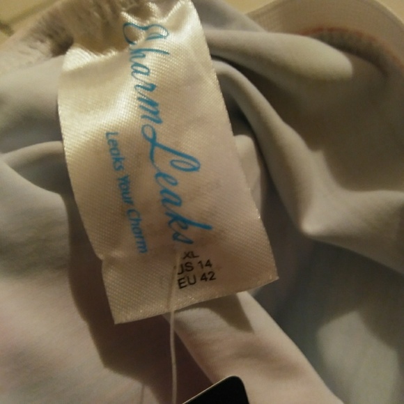 Charm leaks  Tankini top only - Picture 5 of 5